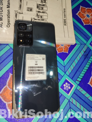 Xiaomi 11i 8gb ram 128gb room